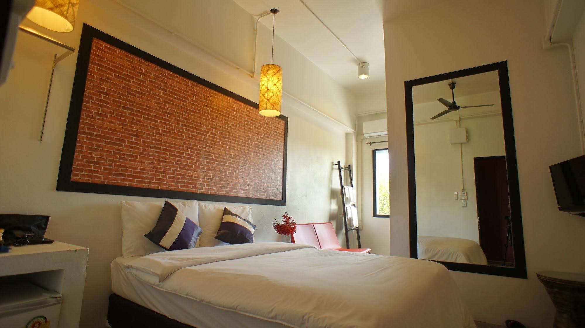Walking Street Residence - Sha Extra Plus Чиангмай Экстерьер фото